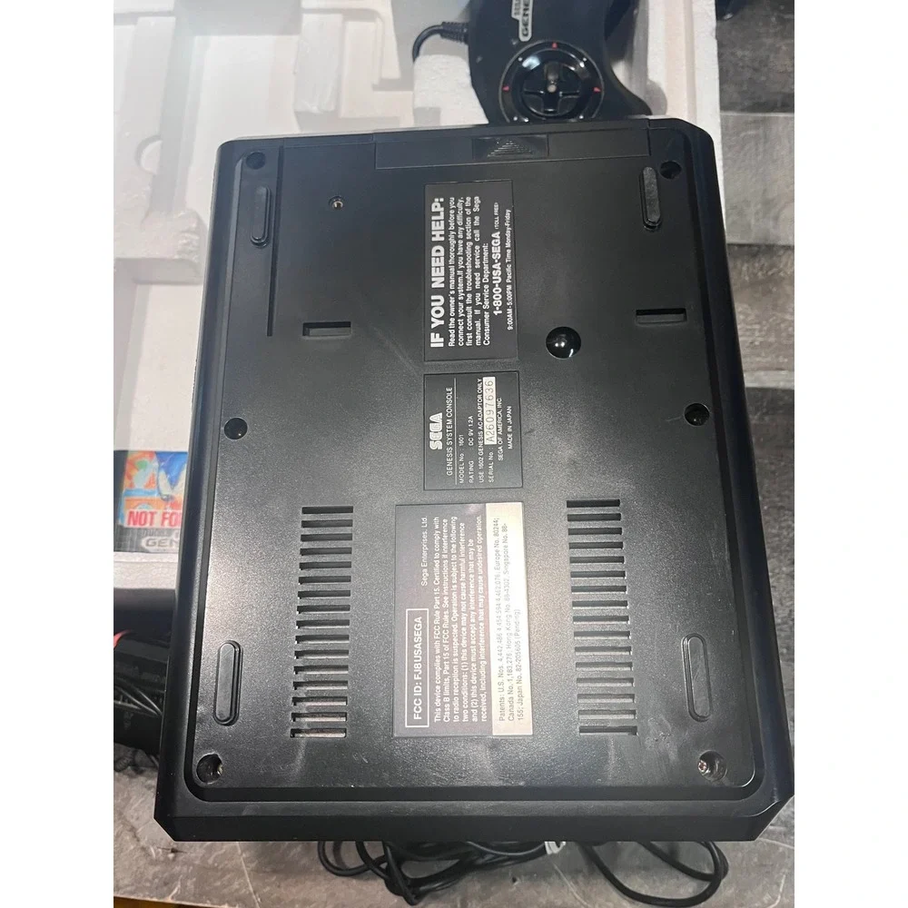 Sega Genesis Model 1601 Console Boxed High Definition Graphics Sonic 16-Bit